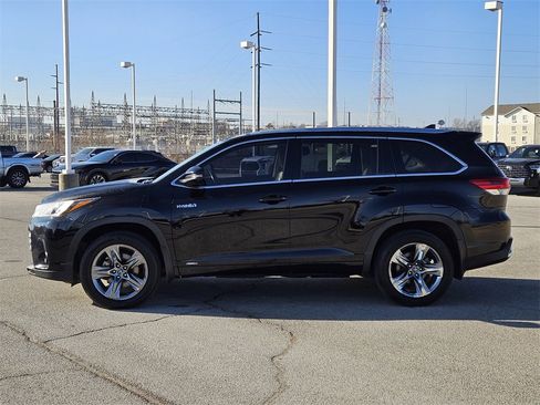 Used 2017 Toyota Highlander Limited Platinum image 3