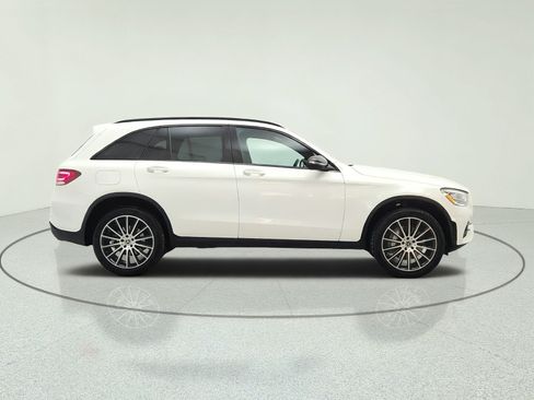 Used 2022 Mercedes-Benz GLC 300 image 4