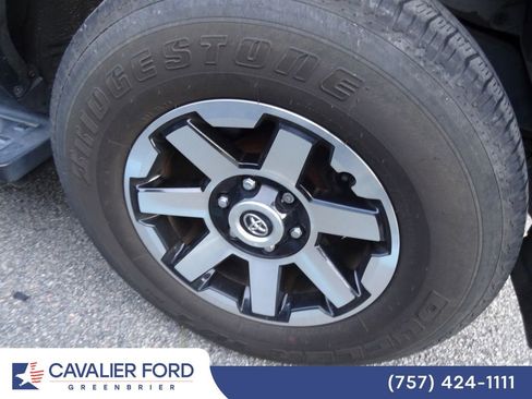 Used 2017 Toyota 4Runner TRD Off-Road AWD/4WD image 10