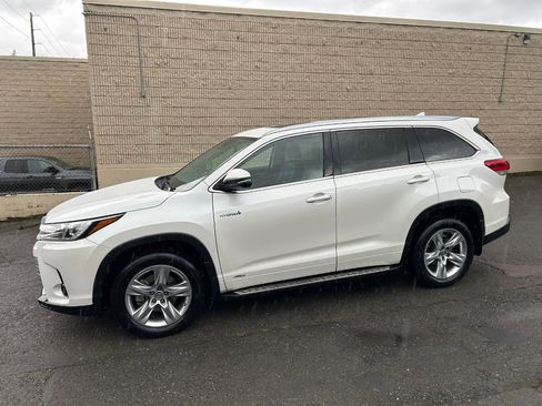 Used 2017 Toyota Highlander Limited w/ Carpet Mat Package AWD/4WD image 8