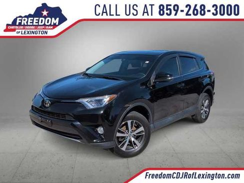 Used 2018 Toyota RAV4 XLE AWD/4WD image 1