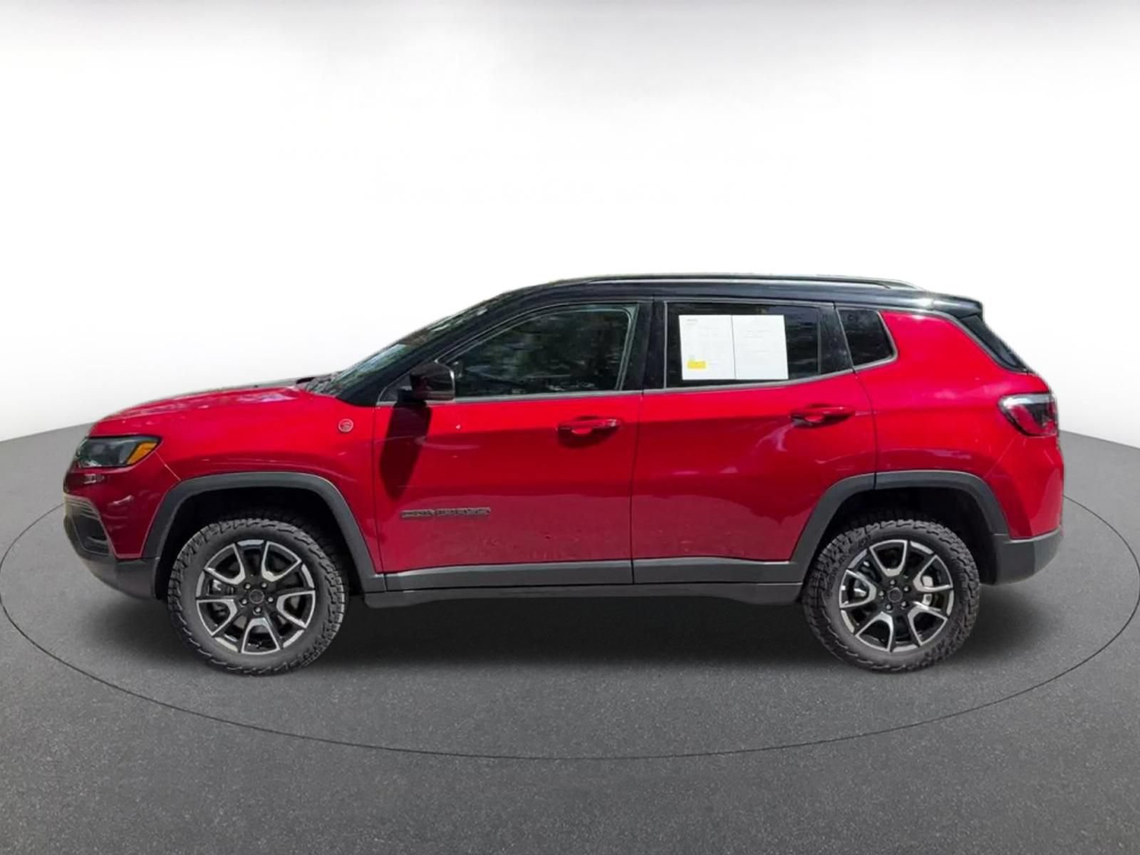Used 2025 Jeep Compass Trailhawk AWD/4WD image 8