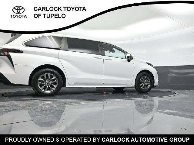 Used 2023 Toyota Sienna LE FWD image 56