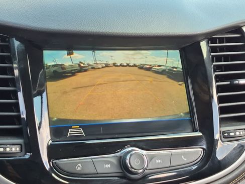 Used 2018 Chevrolet Trax LT w/ LT Convenience Package FWD image 28