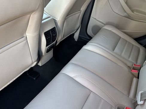 Used 2017 Ford Escape SE w/ SE Leather Comfort Package image 27