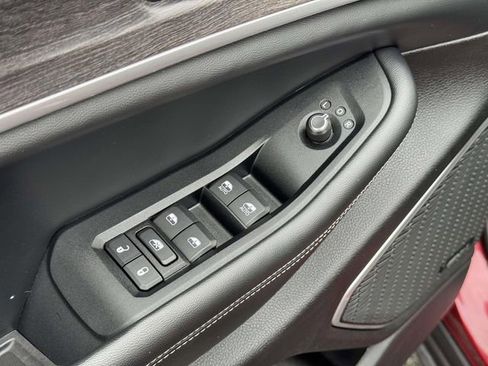 Used 2022 Jeep Grand Cherokee L Limited w/ Luxury Tech Group II image 25