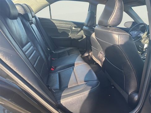 Used 2016 Toyota Camry XLE image 15