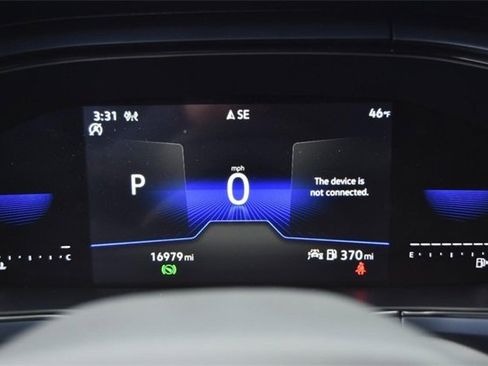 Used 2023 Volkswagen Taos SE w/ Panoramic Sunroof Package image 11