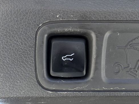 Used 2021 Ford Expedition Max XLT image 32