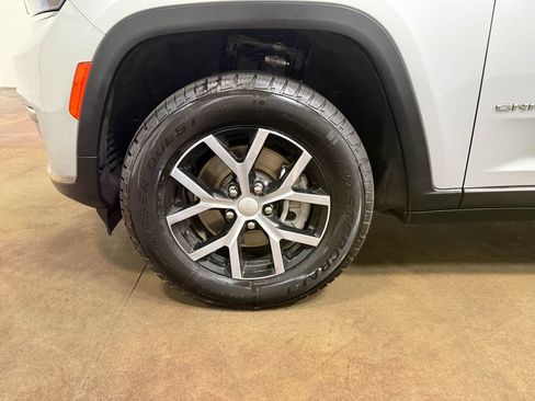 Used 2023 Jeep Grand Cherokee L Limited AWD/4WD image 89