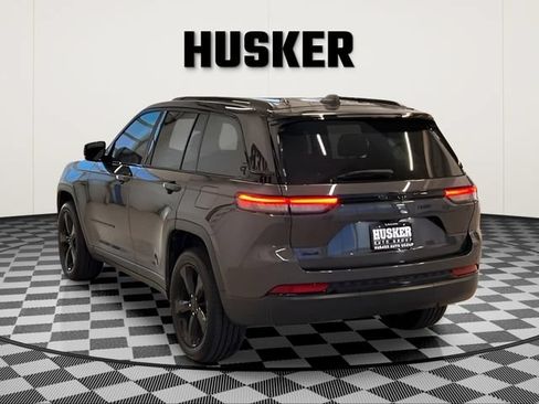 Used 2023 Jeep Grand Cherokee Altitude AWD/4WD image 5