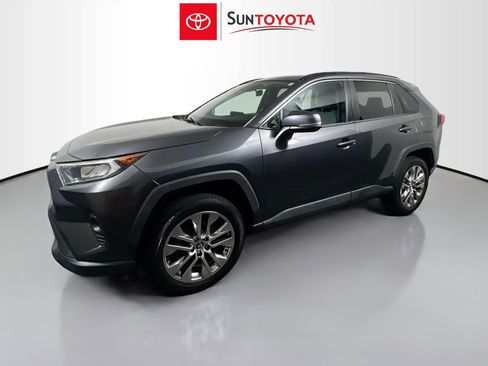 Used 2020 Toyota RAV4 XLE Premium FWD image 9