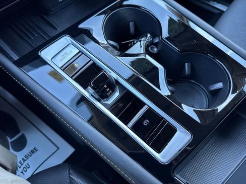 Certified 2025 Volkswagen Atlas SE image 28