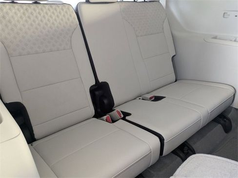 Certified 2025 GMC Acadia Denali w/ Super Cruise Package image 26