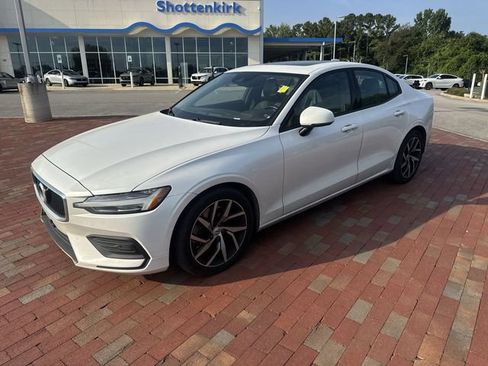 Used 2020 Volvo S60 T6 Momentum AWD/4WD image 4