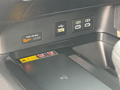 Used 2025 Toyota Camry LE image 28