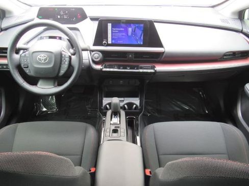 Used 2023 Toyota Prius Prime SE image 3