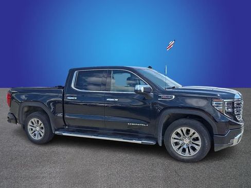 Used 2024 GMC Sierra 1500 Denali w/ Technology Package AWD/4WD image 3