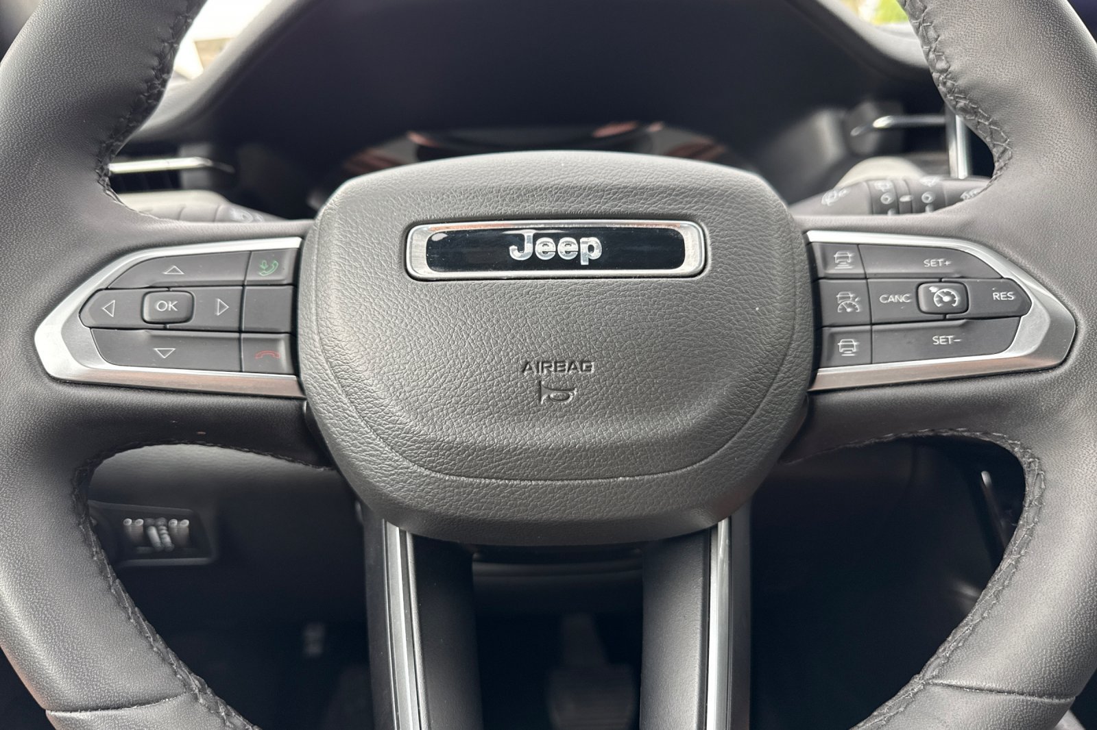 Used 2025 Jeep Compass Limited AWD/4WD image 25
