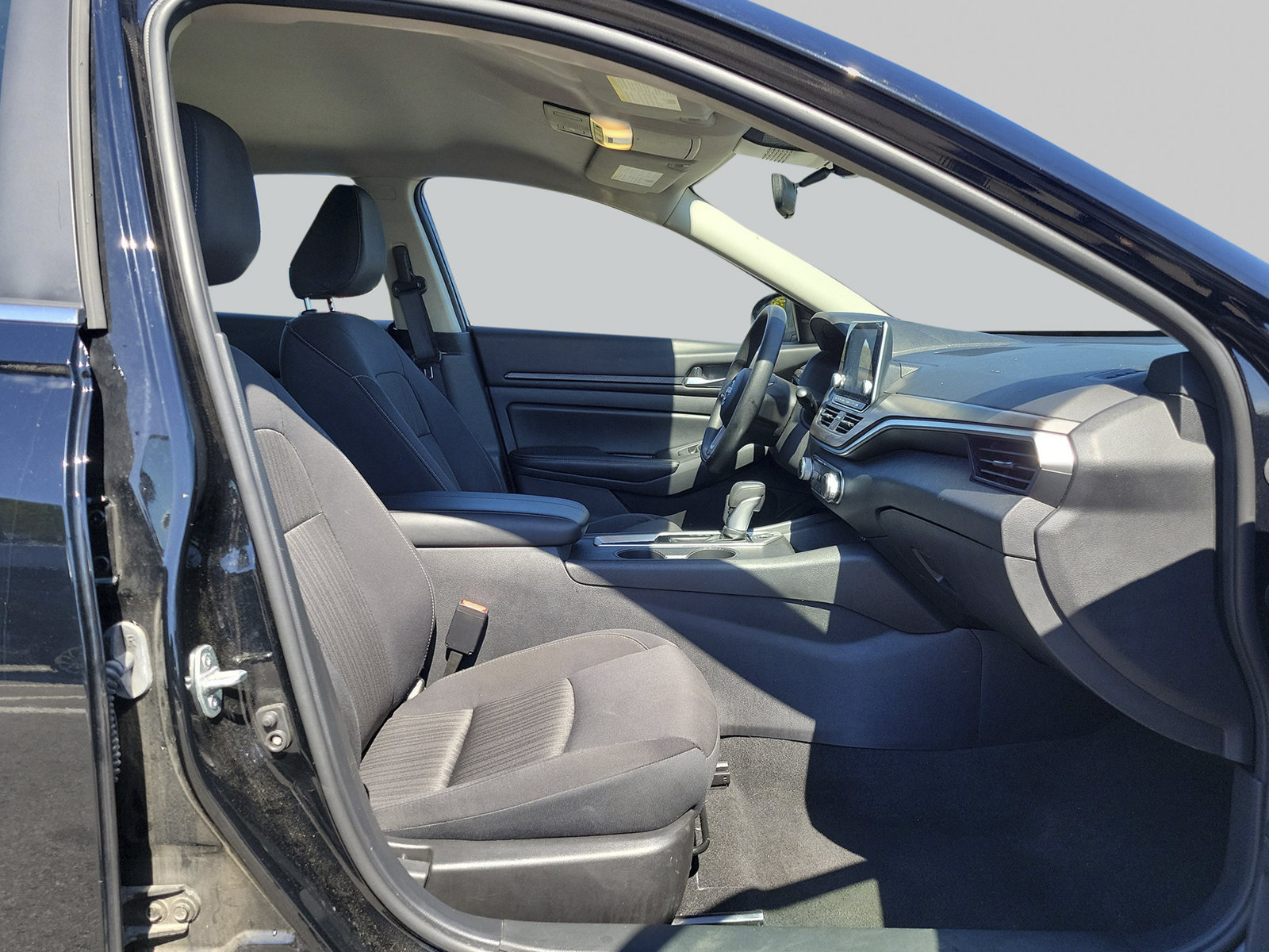 Used 2025 Nissan Altima 2.5 SV FWD image 36