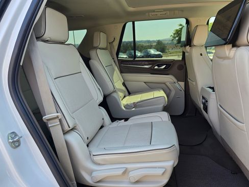 Used 2024 GMC Yukon Denali w/ Denali Reserve Package AWD/4WD image 13