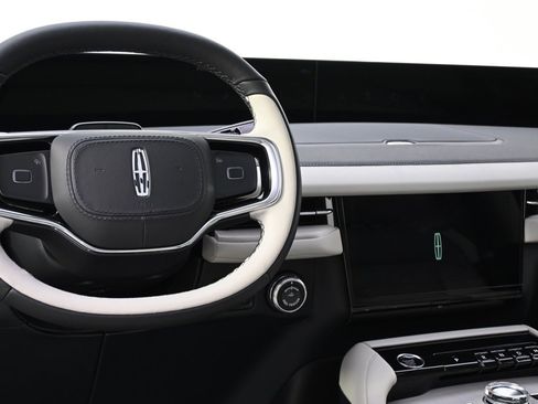 New 2025 Lincoln Navigator L Reserve image 12