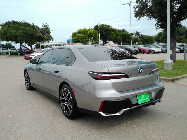 Used 2024 BMW i7 xDrive60 w/ Premium Package AWD/4WD image 13