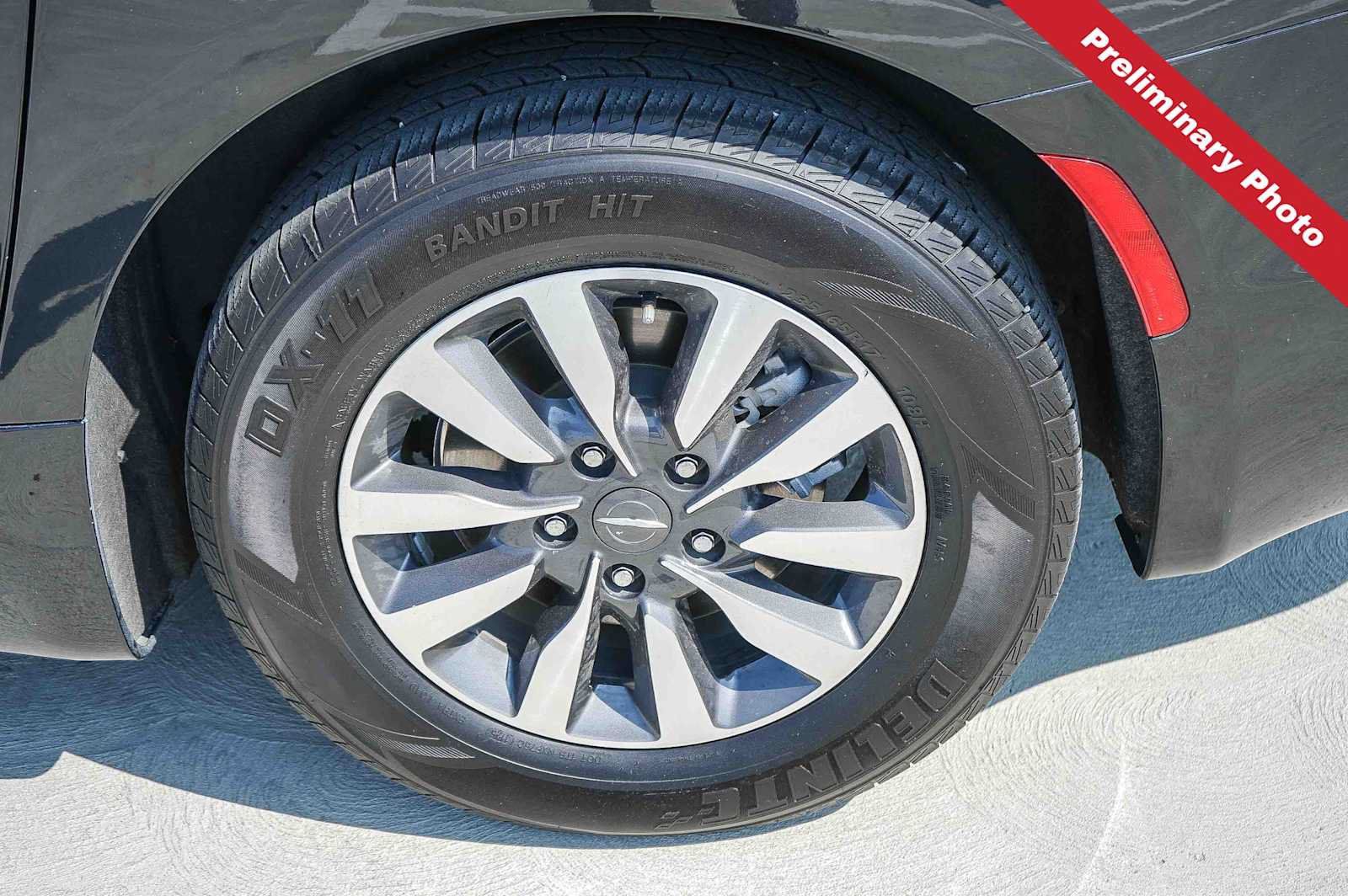 Used 2023 Chrysler Pacifica Limited FWD image 10