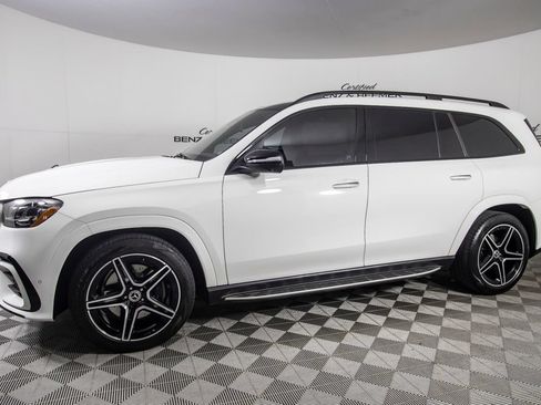 Used 2024 Mercedes-Benz GLS 450 4MATIC image 10