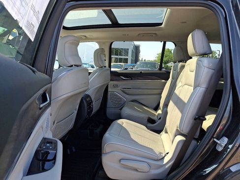 Certified 2022 Jeep Grand Cherokee L Overland w/ Luxury Tech Group IV AWD/4WD image 12