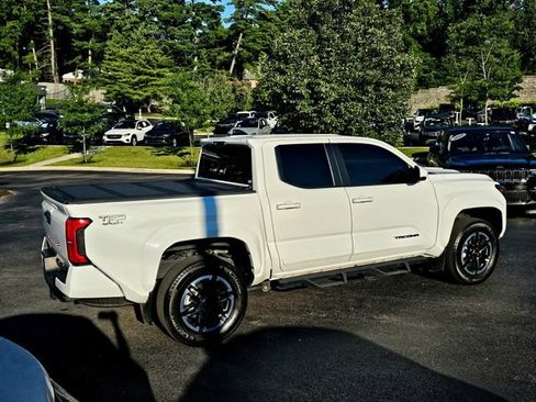 Used 2024 Toyota Tacoma TRD Sport AWD/4WD image 7