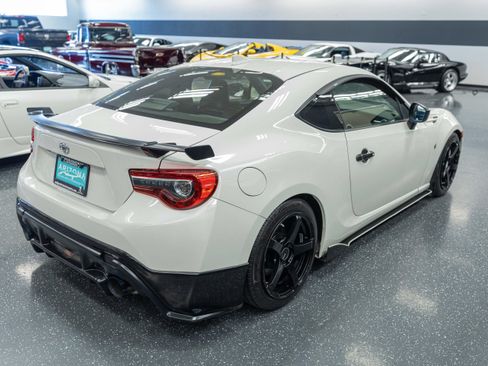 Used 2018 Toyota 86 RWD image 4