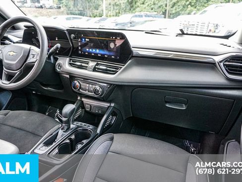Used 2025 Chevrolet TrailBlazer LT AWD/4WD image 23