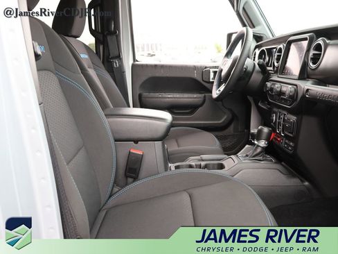 Used 2023 Jeep Wrangler Unlimited Rubicon 4xe AWD/4WD image 9