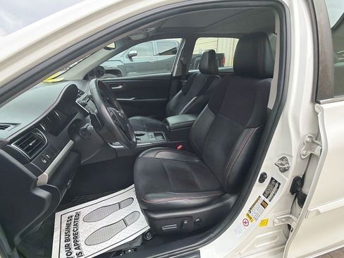 Used 2015 Toyota Camry XSE w/ Moonroof Package FWD image 9