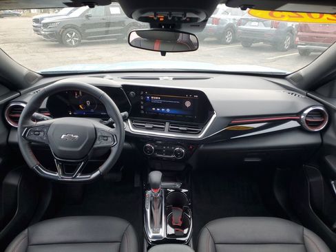 Used 2025 Chevrolet Trax RS w/ Sunroof Package image 24