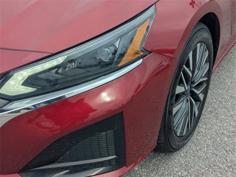 Used 2025 Nissan Altima 2.5 SV image 9