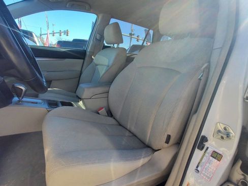 Used 2011 Subaru Outback 2.5i Premium image 3