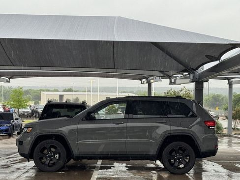Used 2021 Jeep Grand Cherokee Freedom Edition AWD/4WD image 3