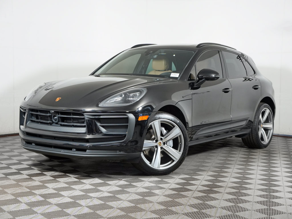 Certified 2024 Porsche Macan w/ Premium Plus Package AWD/4WD image 1