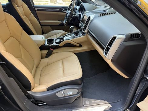 Used 2016 Porsche Cayenne AWD/4WD image 15