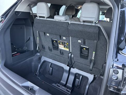 Used 2025 Toyota Sienna XLE image 12