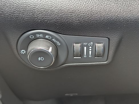 Used 2022 Jeep Compass Trailhawk w/ Trailhawk Convenience Group AWD/4WD image 26