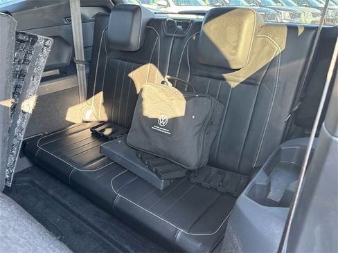Used 2022 Volkswagen Tiguan SE R-Line image 7