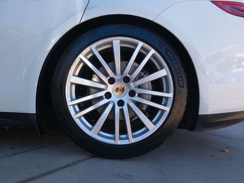 Used 2017 Porsche Panamera image 42