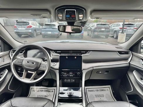 Used 2022 Jeep Grand Cherokee Limited image 19