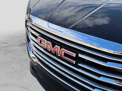 Used 2024 GMC Terrain SLT image 13