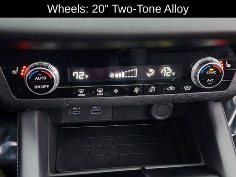 Used 2023 Mitsubishi Outlander SE image 42