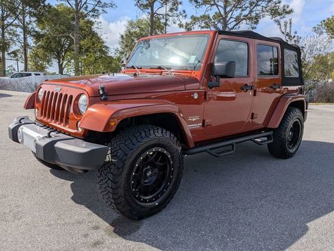 Used 2014 Jeep Wrangler Unlimited Sahara w/ Connectivity Group image 7
