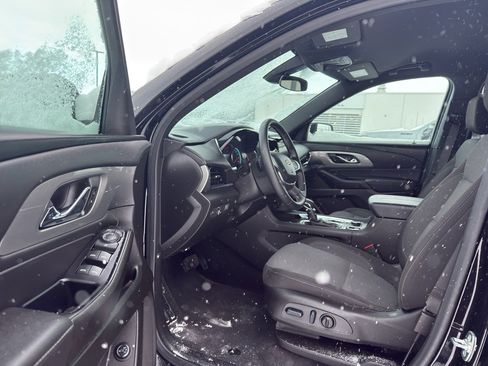 Used 2023 Chevrolet Traverse LT image 12